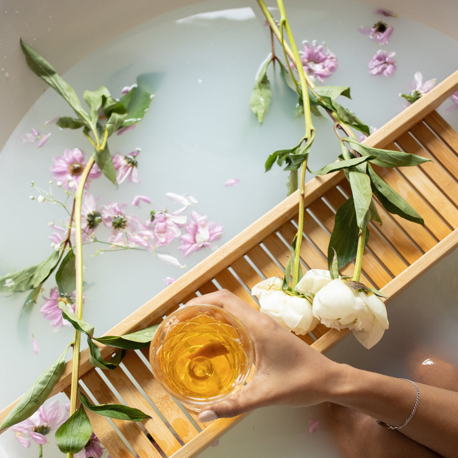 The Scent of Luxury: DIY Homemade Bath Oils for a Relaxing Self-Care Routine